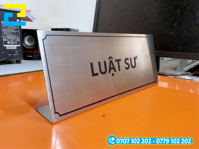 Biển định danh alu luật sư in uv