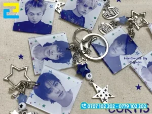 Mẫu móc khóa acrylic in hình các idol Kpop