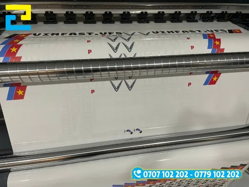 Công nghệ in UV hiện đại cho hình ảnh in lên tem nhãn sắc nét, bền màu, thể hiện rõ chi tiết