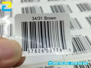 Decal in mã vạch được cấu tạo từ lớp bề mặt in, keo dán chuyên dụng và đế bảo vệ
