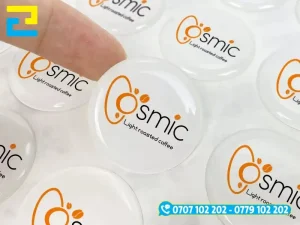 Decal đổ epoxy nên dán trên bề mặt phẩng để đảm bảo khả năng bám dính