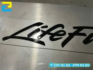 n decal DTF có thể in logo, chữ, hình ảnh, họa tiết và các thiết kế nhiều màu