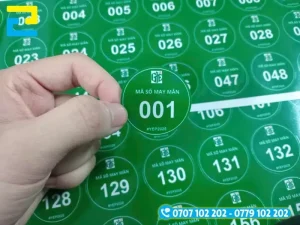 Decal sữa làm từ nhựa PVC mềm, dẻo dai, dính tốt