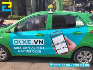 In decal quảng cáo dán trên xe ô tô