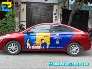 In decal quảng cáo dán trên xe ô tô