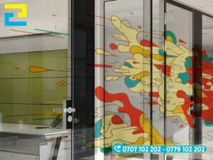 Decal trong suốt mang lại hiệu ứng sang trọng, không che khuất tầm nhìn, phù hợp cho các không gian cần sự thông thoáng.