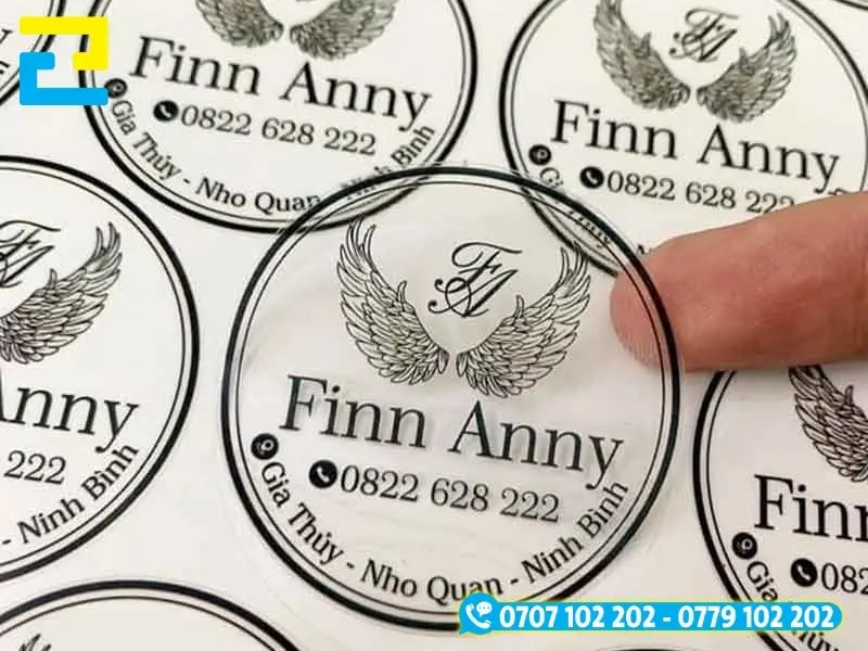 Tem in trên decal trong có thể dán lên mà không che mất sản phẩm