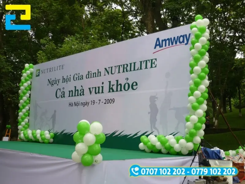 Phông nền ngày hội gia đình kết hợp bong bóng trang trí