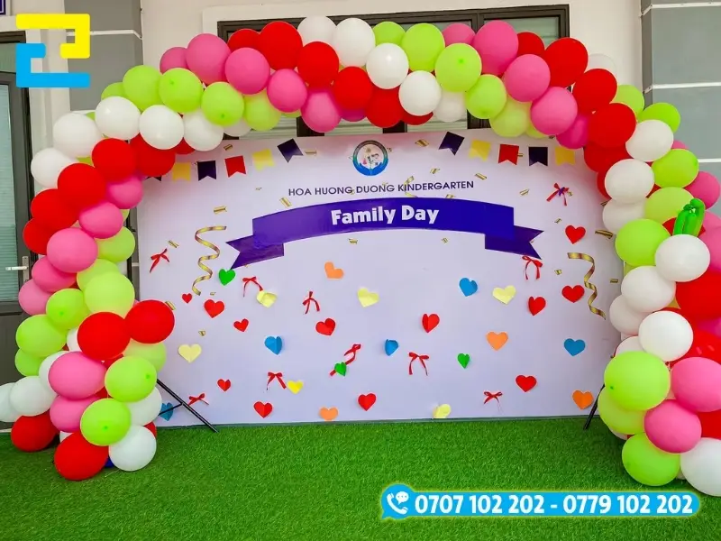 Background ngày hội gia đình cho trường mầm non trang trí bóng bay vui nhộn