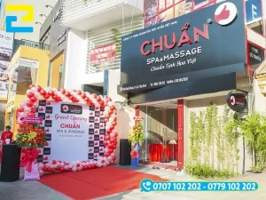 Backdrop chụp ảnh khai trương spa kết hợp bong bóng