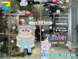 Decal trong suốt ứng dụng trang trí các cửa hàng trên đường quận 11