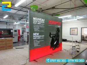 Thiết kế không viền của biển hộp đèn UV mang lại hình ảnh tràn lề sắc nét cùng hệ thống chiếu sáng rất đồng đều