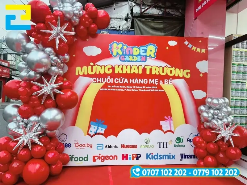 Backdrop khai trương sẽ giúp cho những người tham gia có thể nắm bắt được các thông tin của sự kiện khai trương