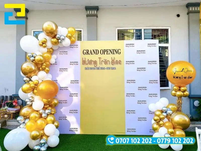 Backdrop mừng khai trương được ứng dụng phổ biến để làm phông nền cho sự kiện khai trương của các đơn vị kinh doanh