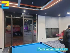 Decal trong in logo và giờ đóng mở cửa tiệm bida trên cửa kính mặt tiền, lâu phai màu