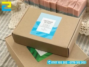 Decal nhựa sữa in tem nhãn sản phẩm xà phòng dán phần ngoài hộp carton