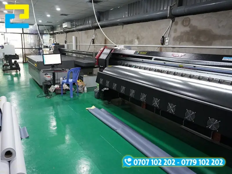 Bên trong xưởng in của Công Ty In Ấn Quảng Cáo 2H được trang bị đầy đủ các loại máy in backdrop Tết Thiếu nhi hiện đại