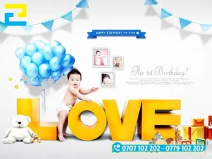 Mẫu 6: Phông nền có tông màu trắng chủ đạo, có kiểu chữ đơn giản – nghệ thuật, có những hình ảnh như: Hình ảnh bé trai, hình ảnh gấu bông, bóng bay,…