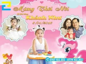 Mẫu 16: Phông nền có kiểu chữ đơn giản – nghệ thuật, có hình ảnh bé gái và gia đình được thiết kế đẹp mắt, phông nền có tông màu hồng chủ đạo