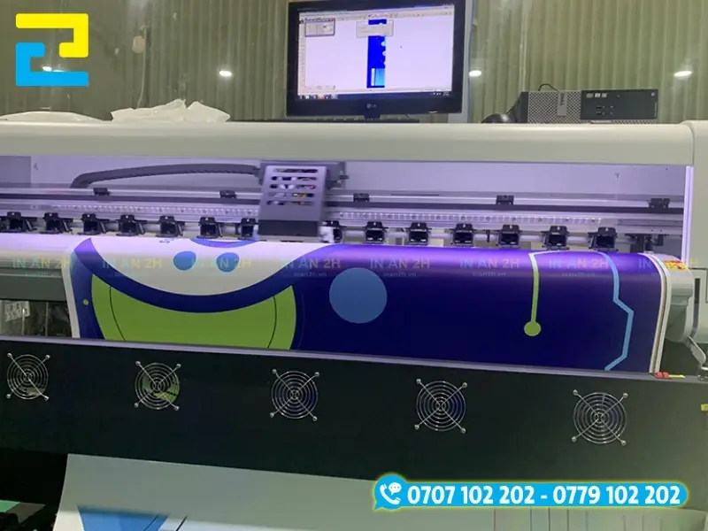 Máy in kỹ thuật số khổ lớn – Loại máy in được Công Ty In Ấn Quảng Cáo 2H sử dụng để sản xuất phông nền tiệc thôi nôi cho quý khách