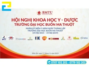Mẫu 11: Phông nèn có hình nền trống đồng, có tông màu trắng chủ đạo, những thông tin như: Logo, tên hội nghị,… được thiết kế với bố cục hợp lý