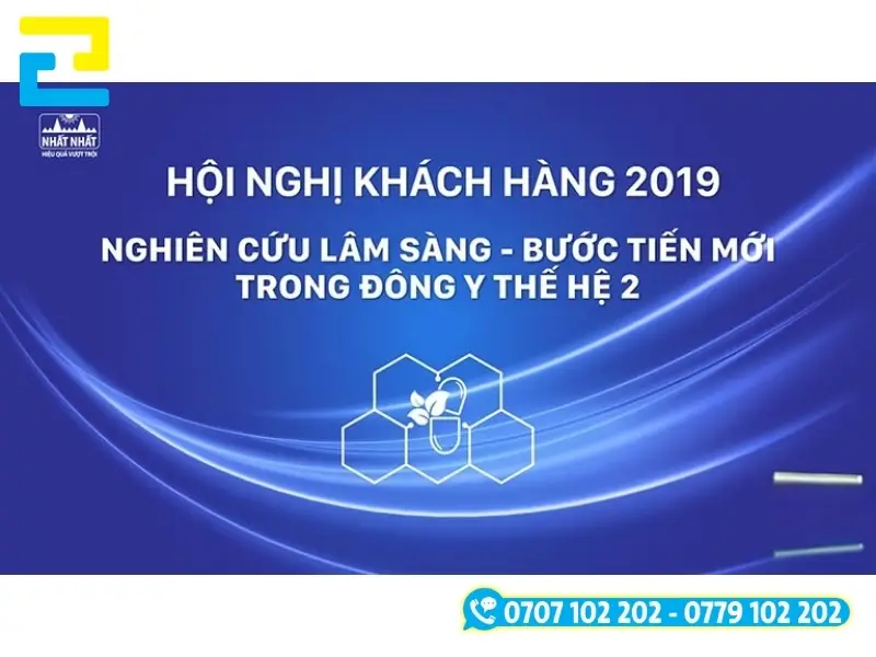 Mẫu 12: Phông nền được thiết kế tối giản, hình ảnh minh họa được thiết kế ở vị trí hợp lý, background có tông màu xanh chủ đạo, kiểu chữ đơn giản