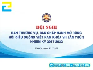 Mẫu 14: Phông nền có tông màu trắng – xanh, hình ảnh logo, tên hội nghị, ngày tháng, địa điểm tổ chức hội nghị được thiết kế với kích thước, bố cục hợp lý