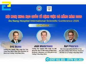 Mẫu 16: Phông nền có kiểu chữ đơn giản được tô vàng, tô trắng nổi bật trên nền xanh dương, có hình ảnh logo, tên hội nghị,… được thiết kế với bố cục hợp lý
