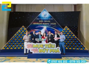 Tùy vào yêu cầu về độ bền màu của phông nền, ngân sách in mà quý khách mong muốn, để từ đó lựa chọn loại mực in phông nền hội nghị phù hợp nhé