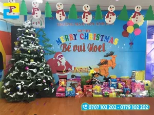 Ấn phẩm phông nền Giáng Sinh đẹp là công cụ trang trí cho khu vực nơi diễn ra sự kiện, chương trình được đẹp mắt và chuyên nghiệp hơn