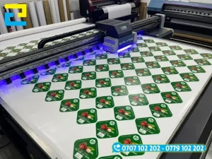 Xưởng In Ấn 2H tại TP.HCM sở hữu công nghệ in UV bền màu, máy cắt bế chuẩn xác theo viền chữ logo