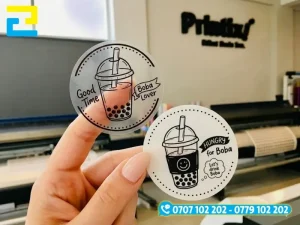 In decal Đà Nẵng chất liệu phổ biến với nhựa sữa và decal trong suổt hình in sắc nét, không bong tróc