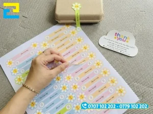 Hệ thống máy UV in decal Hà Đông sắc nét cùng máy bế đường viền cắt chính xác hình dáng tem nhãn