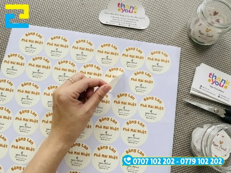 Thành phẩm in decal tại Vinh bằng công nghệ tia UV sở hữu đường nét sắc sảo và độ bền màu cao