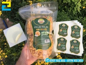 Chất liệu decal nhựa sữa kháng nước tuyệt đối và chống thấm dầu mỡ từ cơm cháy chiên
