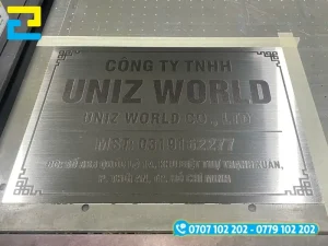 In Ấn 2H cam kết chất lượng bảng inox in UV cho khách hàng