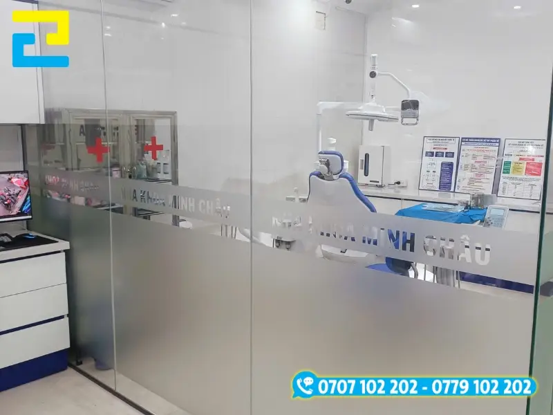 In decal mờ dán kính cho phòng khám nha khoa chuyên nghiệp