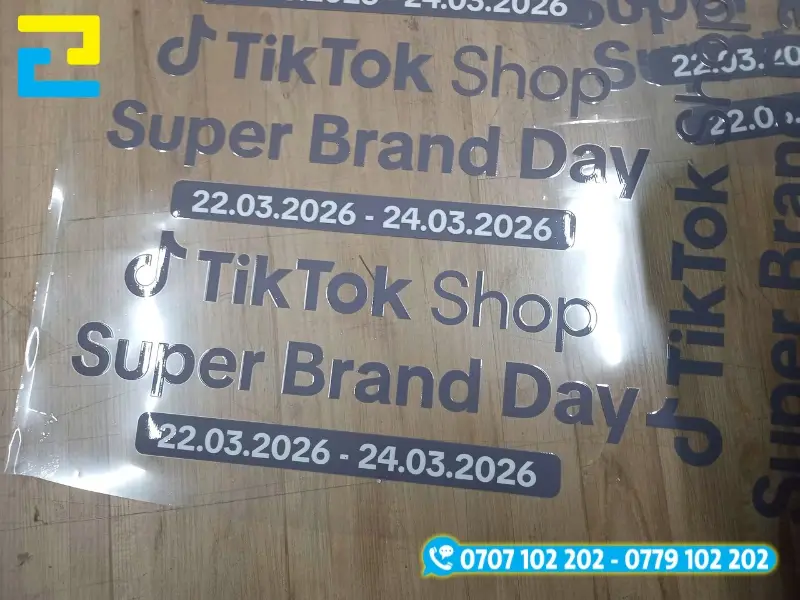 In decal DTF tạo thành phẩm logo nổi nhẹ trên bề mặt dán decal