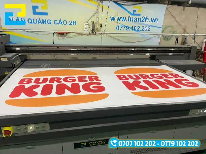 In decal bằng máy in UV cho thành phẩm bền màu, bề mặt kháng nước, chống trầy