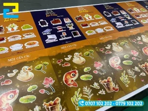 Công đoạn gia công cán màng bảo vệ bề mặt decal sau khi hoàn thành quá trình in ấn