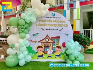 Mẫu 2: Phông nền lễ tổng kết năm học được trang trí bằng hình vẽ