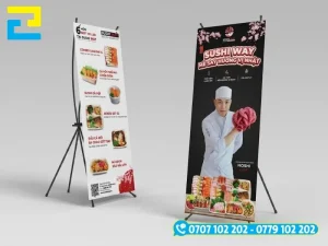 Bề mặt vật liệu in standee bằng bạt hiflex dày dặn hoặc tấm nhựa PP có độ mịn cao và vải Canvas