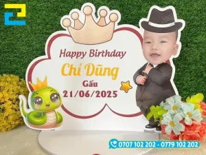 Tính năng tự đứng vững độc lập và trọng lượng nhẹ giúp nhân viên dễ dàng thay đổi vị trí trưng bày