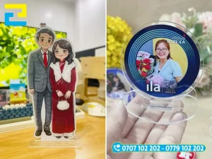 Nhân viên kỹ thuật hỗ trợ giải đáp trực tiếp các thắc mắc về quy cách in hai mặt và số lượng đặt hàng
