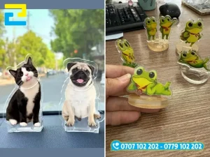 Các mẫu standee mica thông dụng gồm dạng chữ L một mặt, chữ T hai mặt và mẫu chân đế bằng gỗ tự nhiên