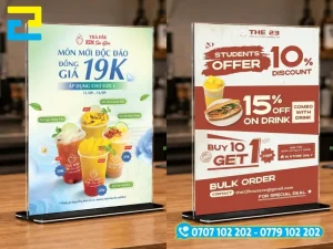Ứng dụng thực tế của bảng mica đặt tại quầy thu ngân ngân hàng, bàn phục vụ nhà hàng và bàn thông tin sự kiện