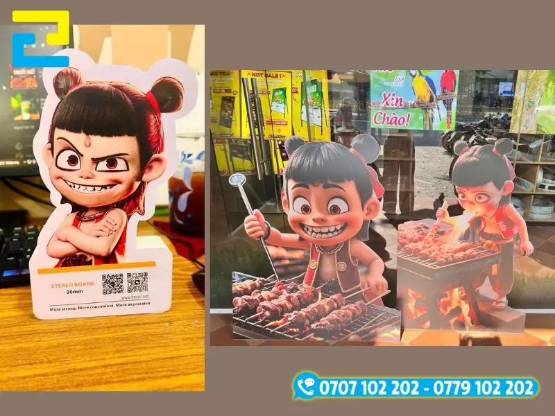 Cấu tạo cơ bản của một standee quảng cáo gồm phần bạt in nội dung thông điệp gắn cố định lên hệ thống khung đỡ độc lập
