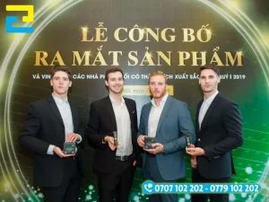 Mẫu 5: Phông nền có kiểu chữ đơn giản, có những thông tin như: Thông điệp ra mắt sản phẩm, hình ảnh minh họa, logo,… được thiết kế với bố cục hợp lý
