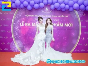 Mẫu 8: Phông nền có hình nền màu tím hồng đẹp mắt, thiết kế bố cục tối giản với chữ