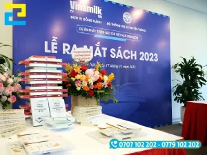 Mẫu 17: Phông nền lễ ra mắt sản phẩm sách tự truyện có tông màu xanh đơn giản